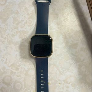 Fitbit Versa 4, used less than 2 months